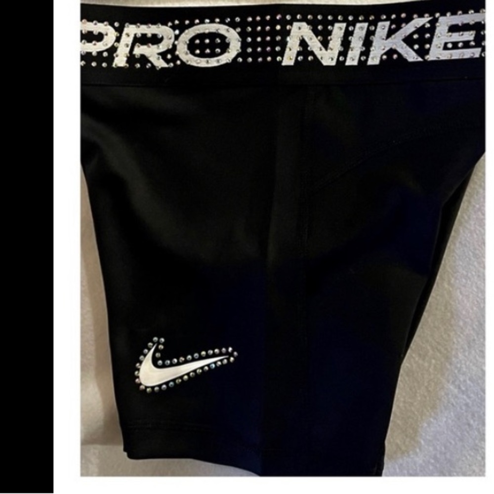 Youth medium Nike pro short.